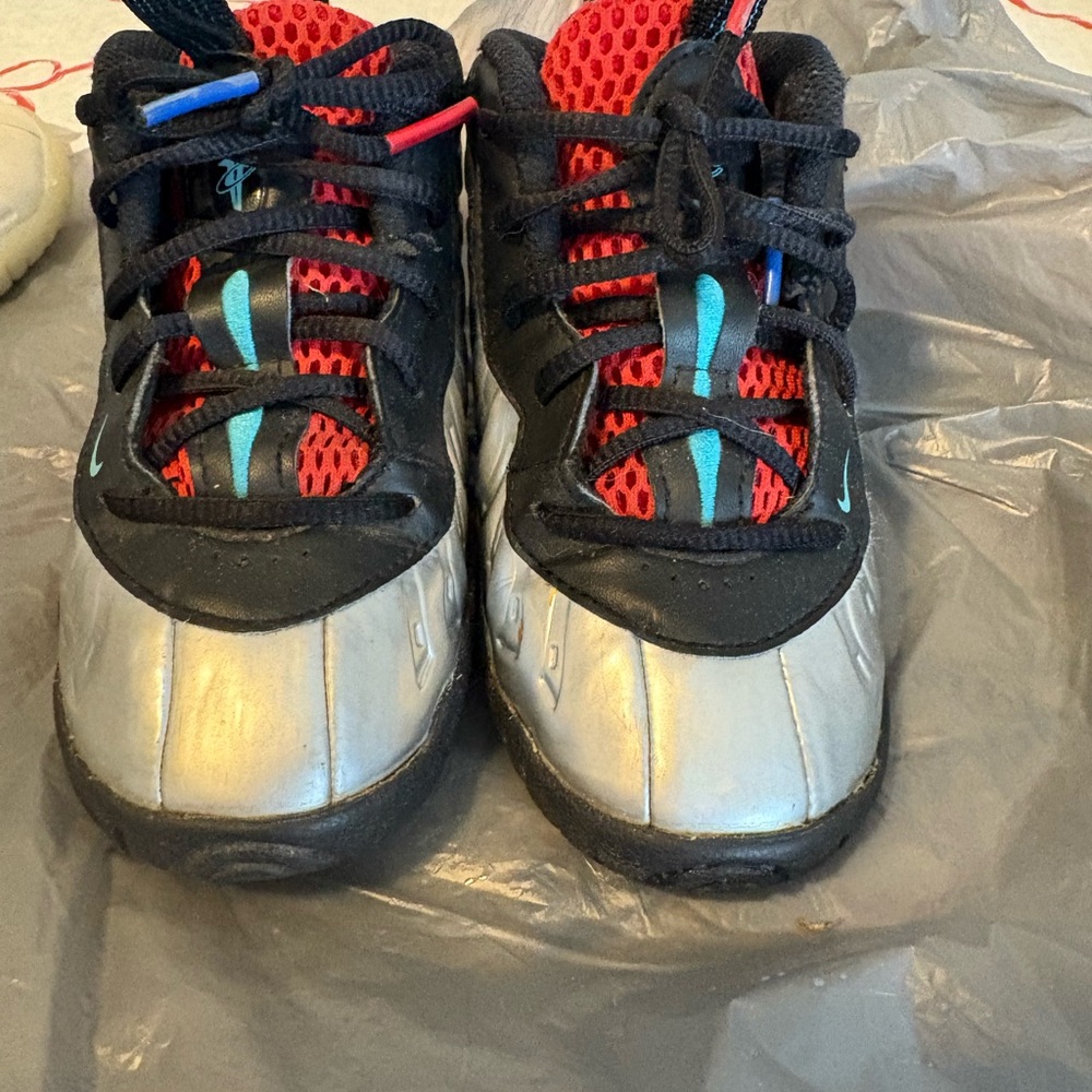 Nike Kids Silver and Black Sneakers with Red Accents